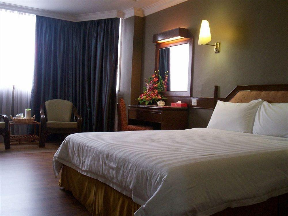 Hotel Grand Crystal Алор-Сетар Экстерьер фото