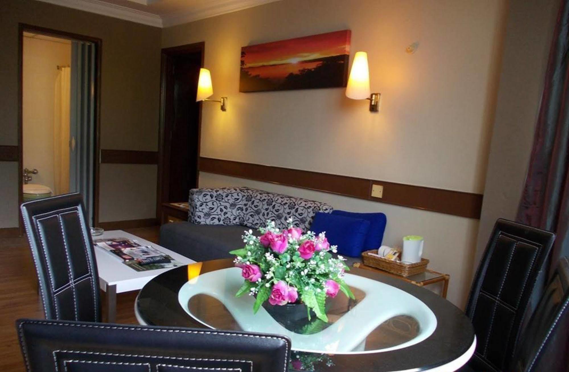 Hotel Grand Crystal Алор-Сетар Экстерьер фото